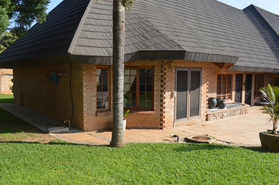 5 Bedroom Property for Sale in Wilkoppies North West